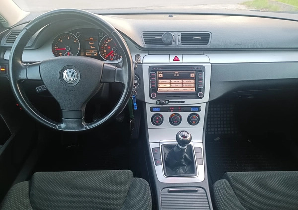 Volkswagen Passat cena 18500 przebieg: 301700, rok produkcji 2009 z Brzostek małe 92
